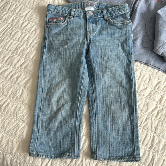 7/8 Levi Strauss, zip up hoodie and Levi’s capris size 8 Size - Picture 2 of 12